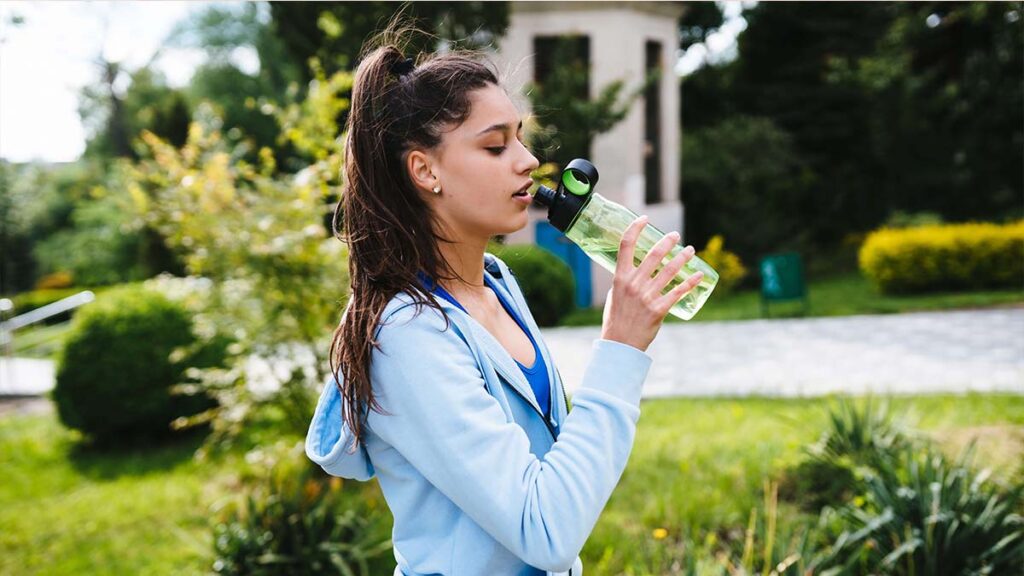  Women drinking a water